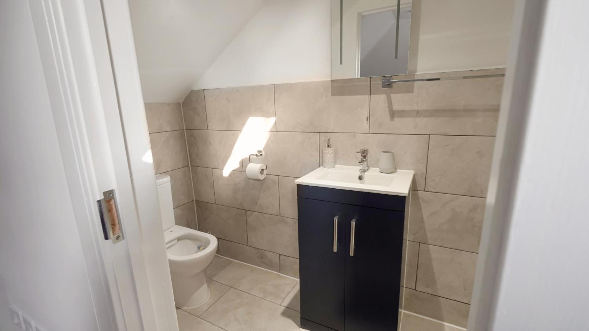 Place To Stay In Longbridge バーキング エクステリア 写真