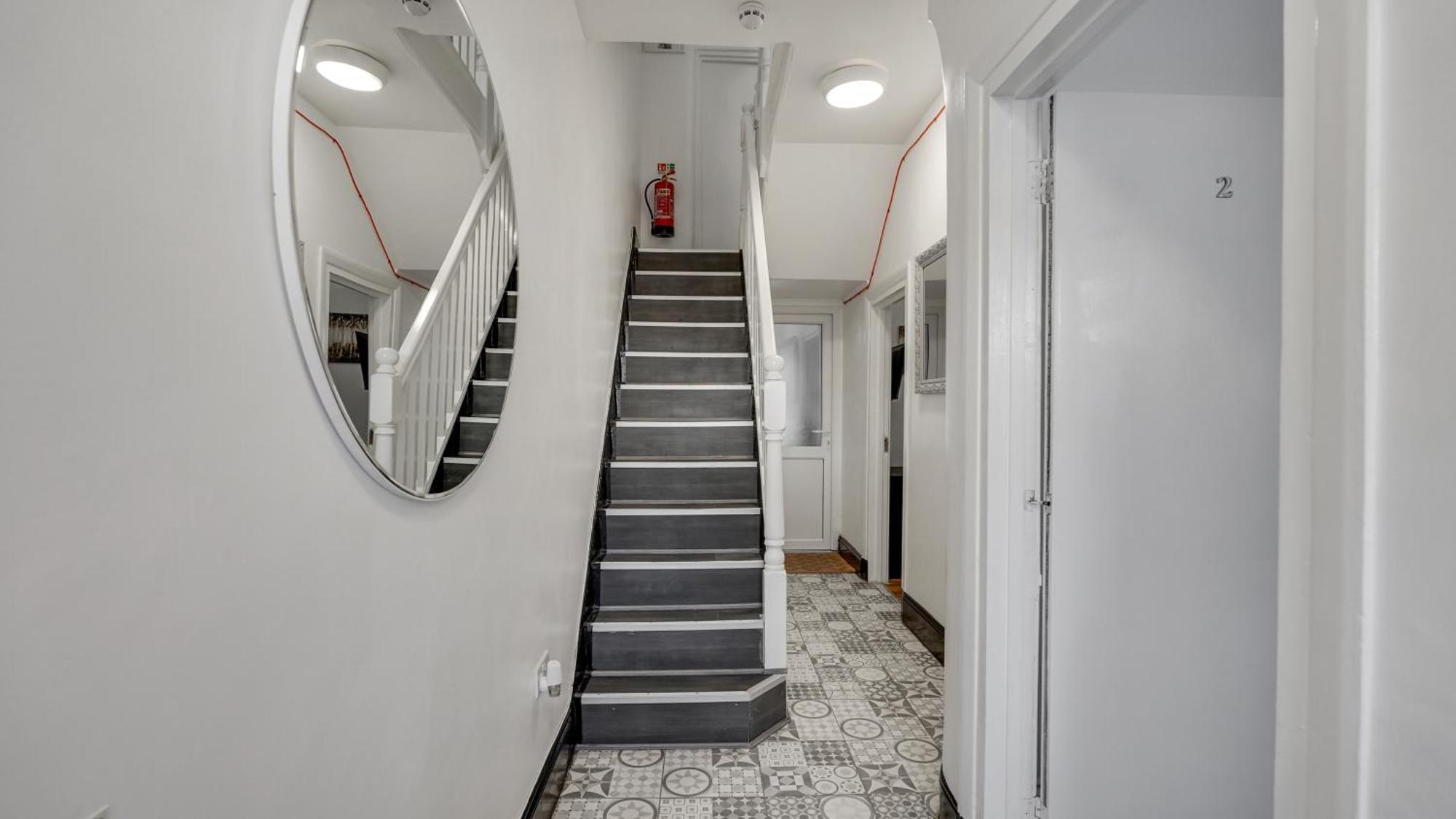 Place To Stay In Longbridge バーキング エクステリア 写真