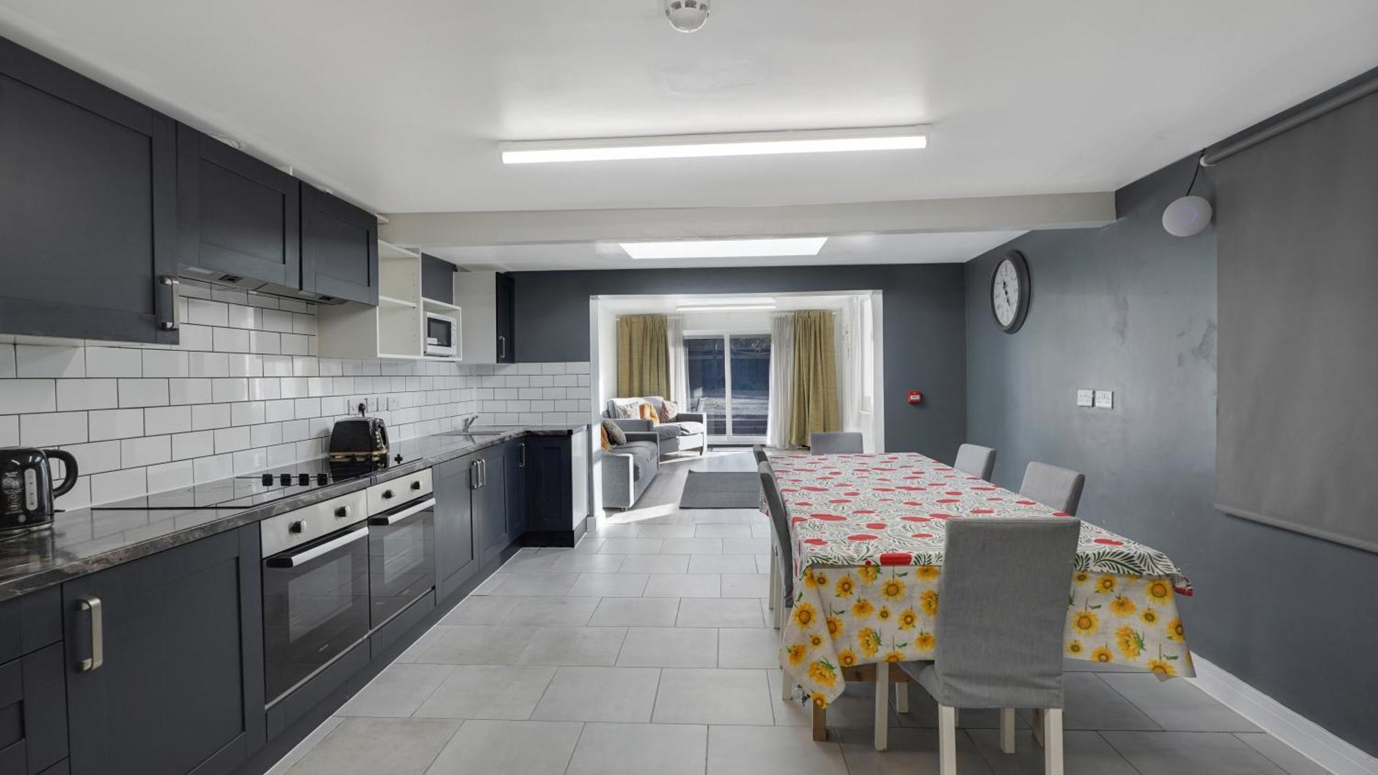 Place To Stay In Longbridge バーキング エクステリア 写真
