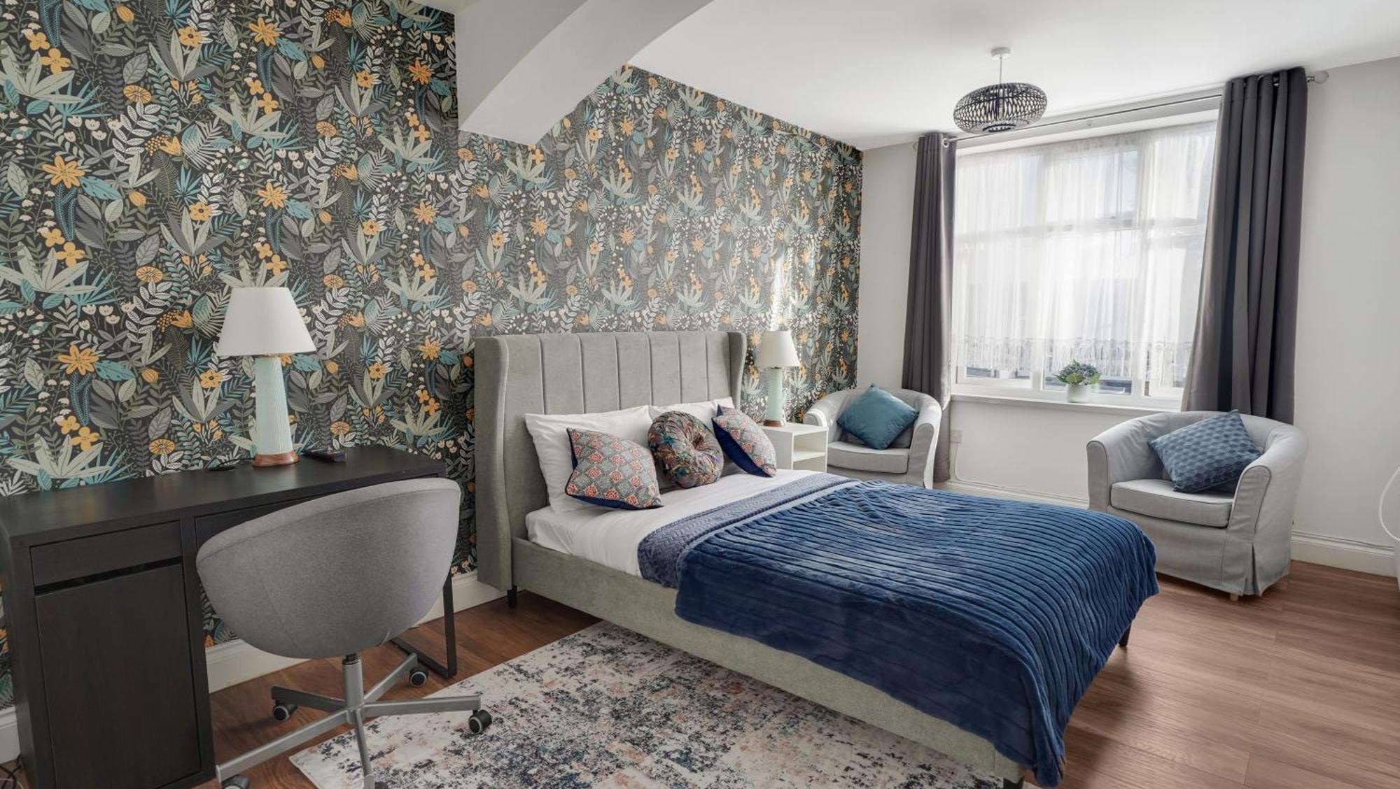 Place To Stay In Longbridge バーキング エクステリア 写真